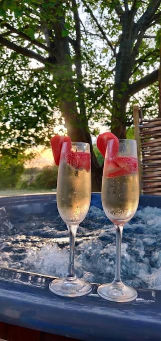 Romantic Shepherds Hut With Stunning Sunsets Hollingbourne Екстериор снимка