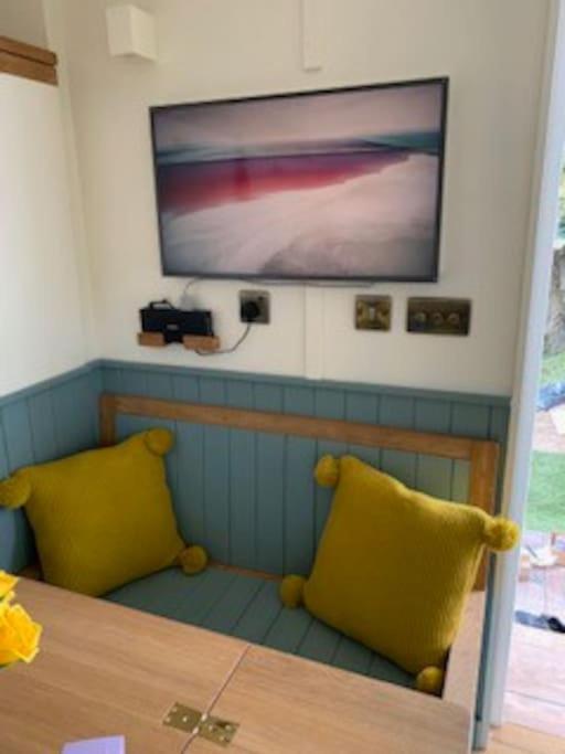 Romantic Shepherds Hut With Stunning Sunsets Hollingbourne Екстериор снимка