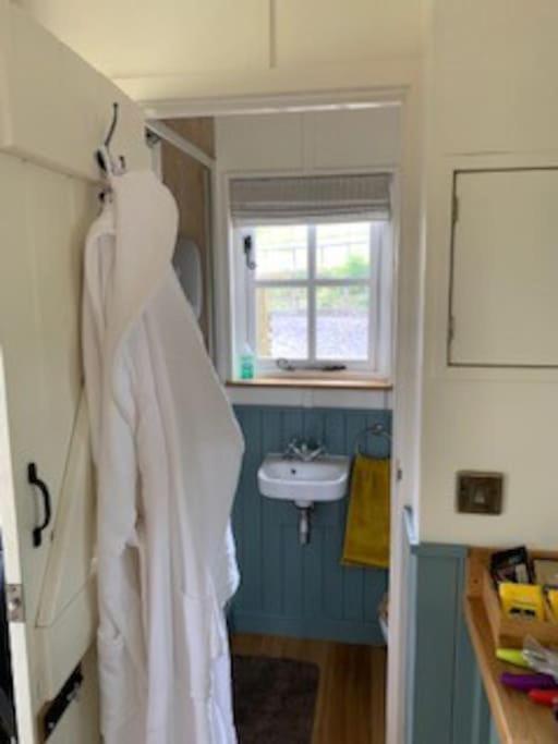 Romantic Shepherds Hut With Stunning Sunsets Hollingbourne Екстериор снимка