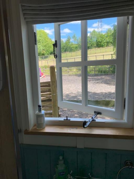 Romantic Shepherds Hut With Stunning Sunsets Hollingbourne Екстериор снимка